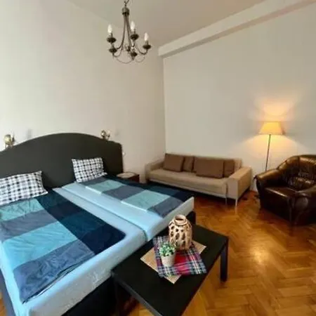 Plac Szczepanski / Old Town Cracovie